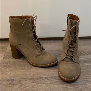 Light brown/tan DSW bootie heel